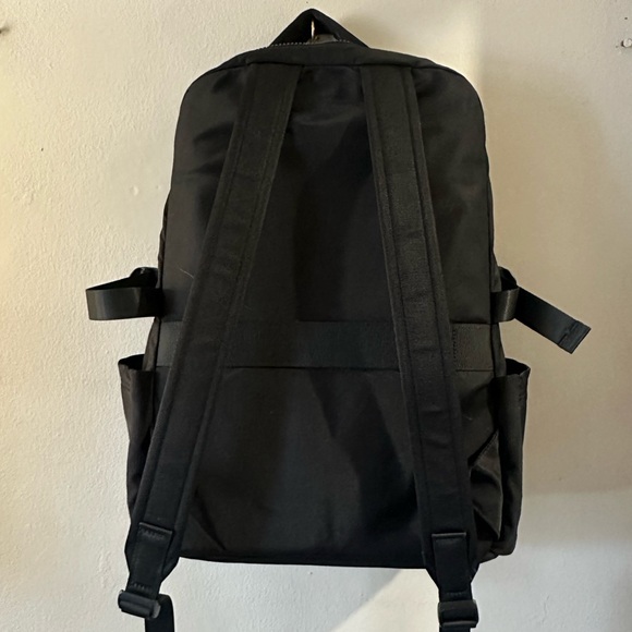 lululemon New Crew Backpack 22L - Black - Picture 7 of 7